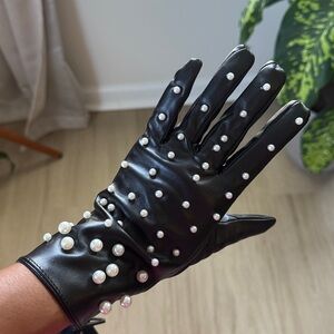 Elegant Black Pearl-Studded Gloves Vegan Leather